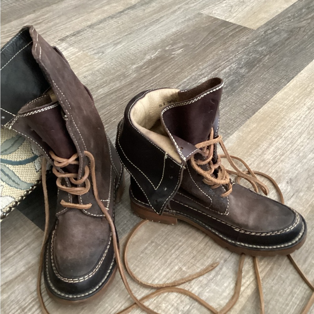 Frye Owen Lace up Boots size 5 1/2 Brown